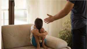 Párrafo exime de castigo la violencia parental contra niños