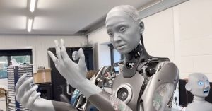 Ameca, robot que realiza expresiones humanas totalmente realistas
