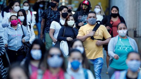 Brasil confirma tercer caso de ómicron; considera medidas