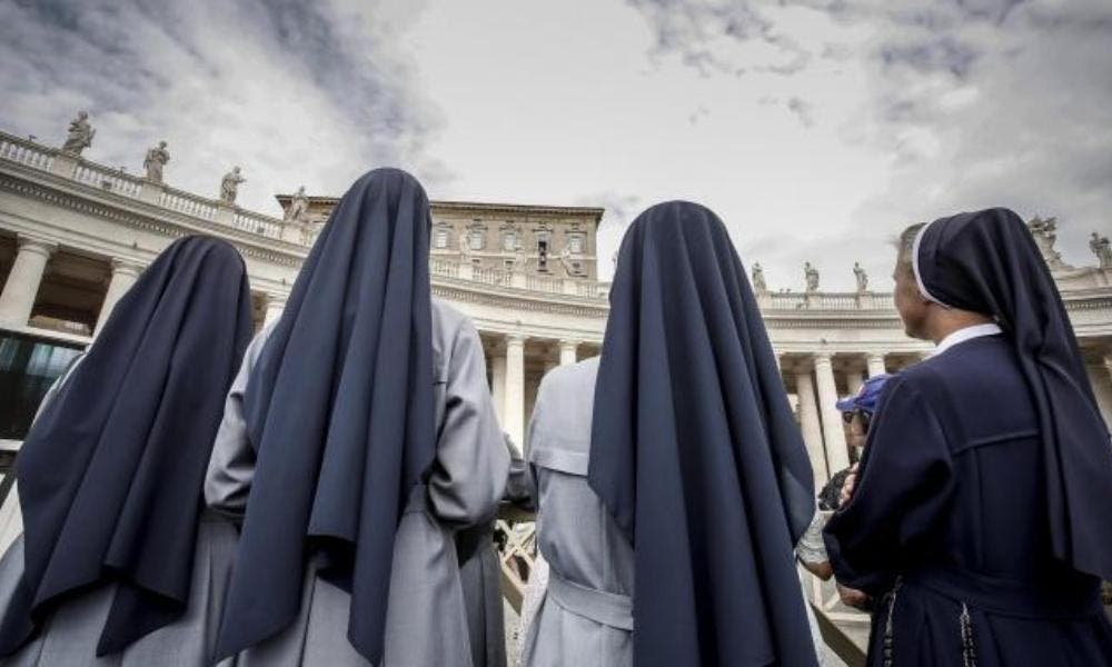 Papa llama atención hacia abusos sexuales de monjas en la iglesia