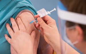 Finlandia aprueba la vacunación obligatoria del personal sanitario