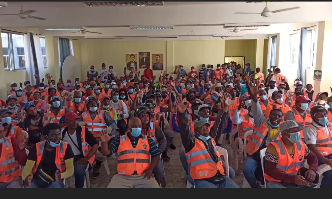 Alcalde municipio de Santa Bárbara entrega chalecos a motoconchistas