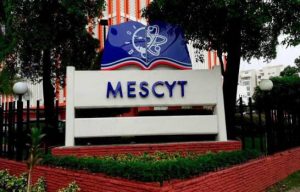 Mescyt entrega certificaciones becas internacionales