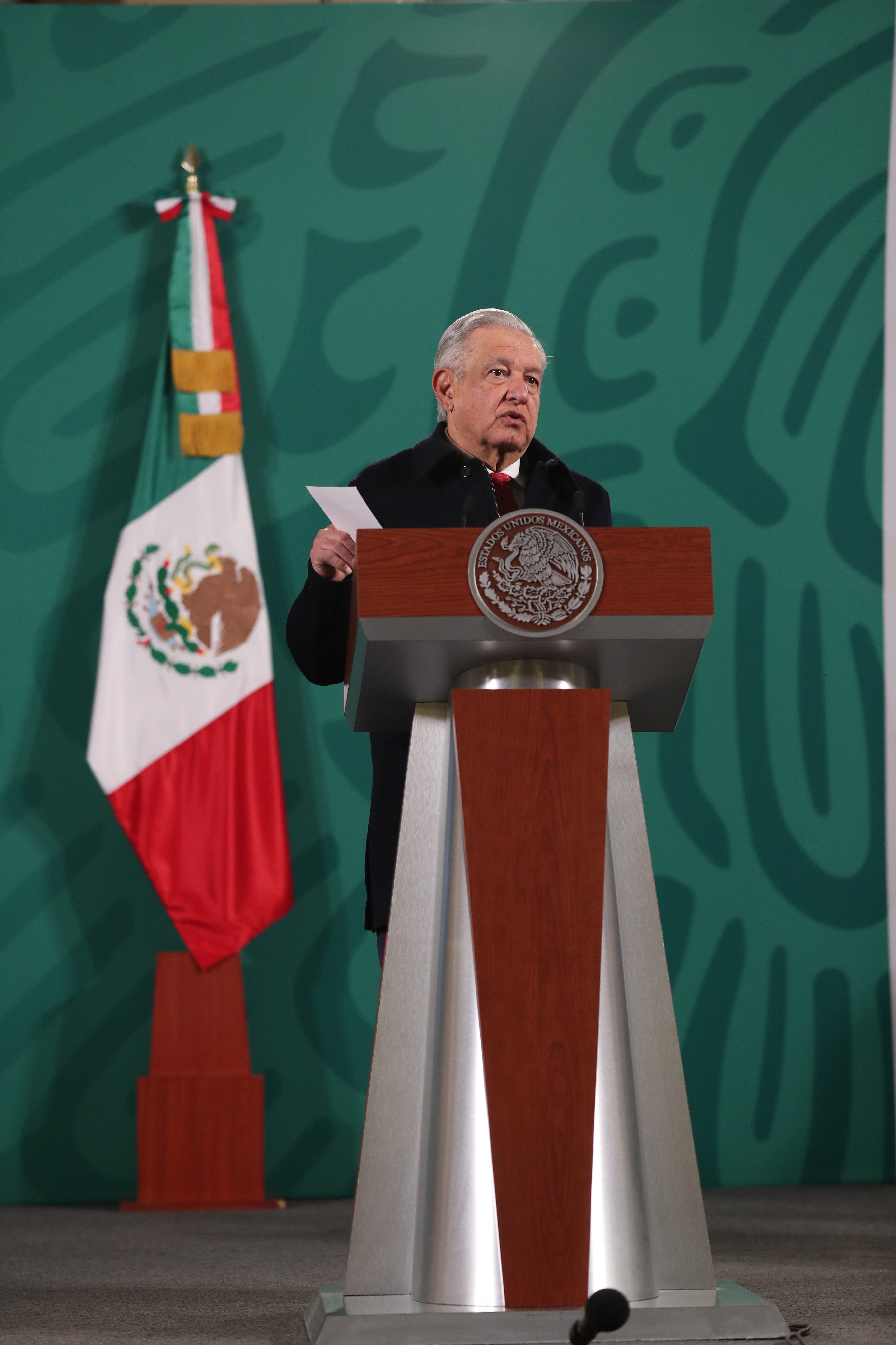 Ordenan al ente electoral mexicano seguir con consulta de revocación