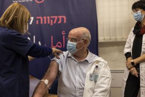 Israel inicia ensayo de cuarta dosis de vacuna contra la COVID-19