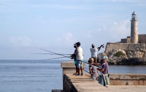 Ómicron y el repunte de casos de COVID-19 ponen en alarma a Cuba