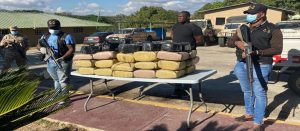CESFronT detiene haitiano con 41 pacas de presumible marihuana