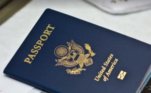 Recomienda no publicar fotos de pasaportes y visas en redes sociales