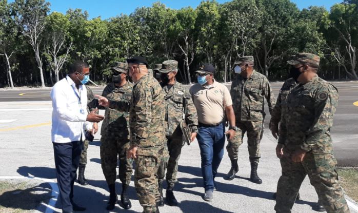 Comandante general del Ejército inspecciona la 5ta Brigada en Barahona