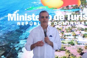 Abinader invertirá más de $111 millones en reconstrucción de Guayacanes