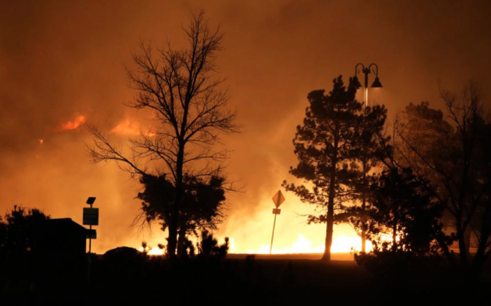 Evacuan dos ciudades de Colorado por incendios forestales