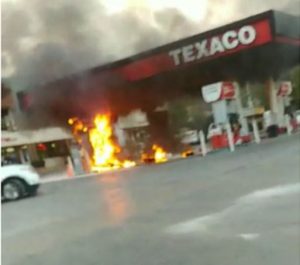 Fuego en estación de combustible deja dos personas heridas