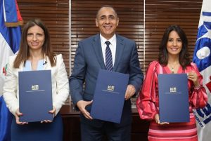 Indotel y Altice firman contrato para expandir zonas de cobertura