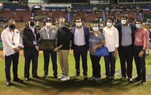 La Liga de Béisbol Profesional de República Dominicana (Lidom) reconoció a su director técnico Jorge Torres Ocumárez, quien lleva 23 años de labor 