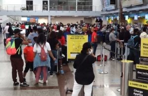  Continúan llegada pasajeros por aeropuertos en medio alerta variante Ómicron