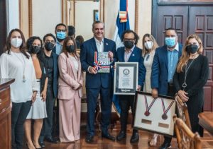 Presidente Abinader celebra récord Guinness por la bachata
