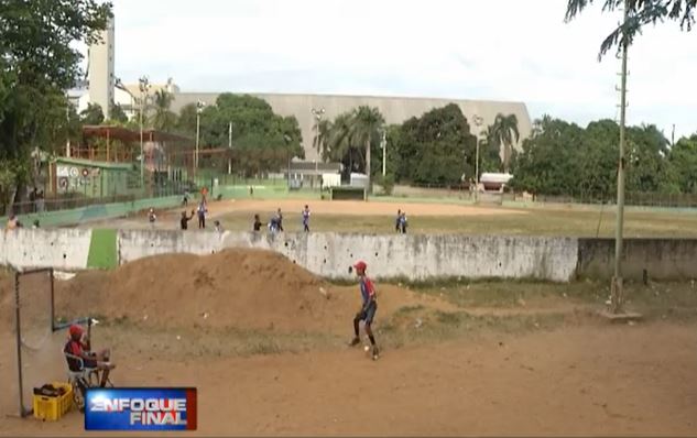 Se oponen a construcción de Armada RD en terreno de béisbol en Haina