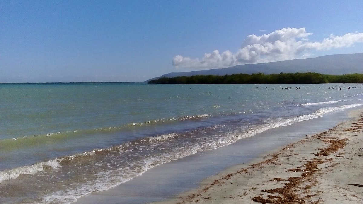 Azua: Dicen abandono en playa “Los negros” aleja turistas y bañistas