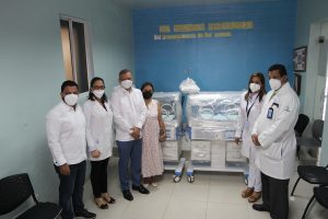 Donan incubadoras al Hospital Estrella Ureña de Santiago