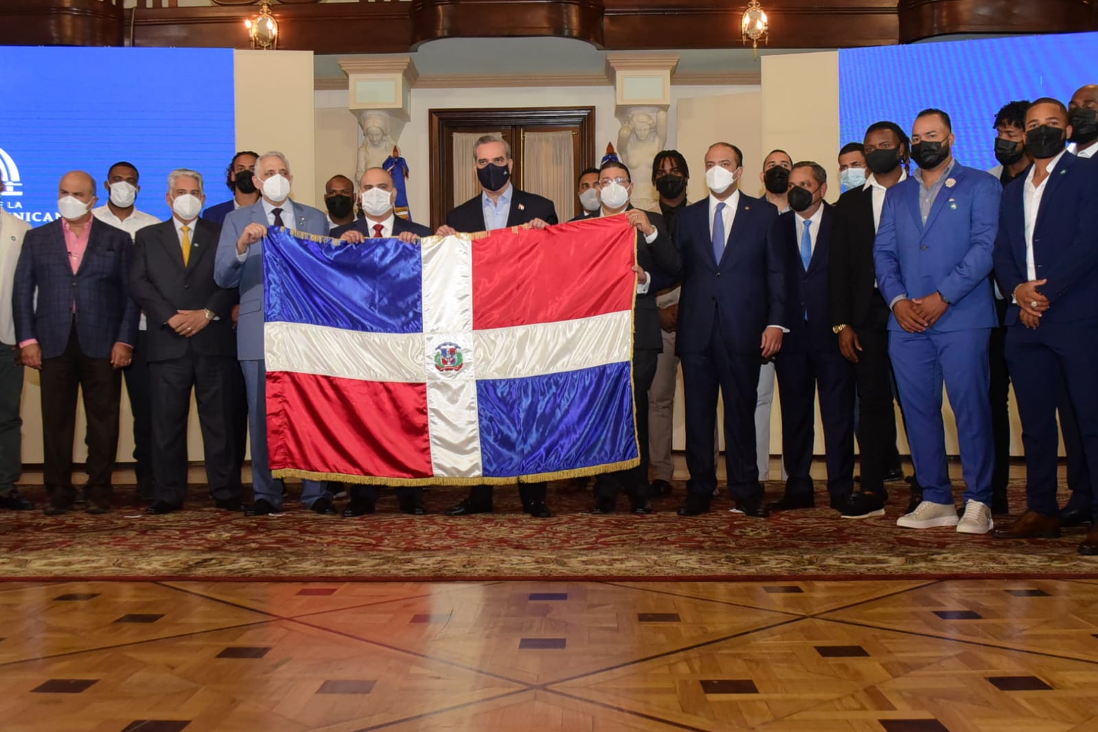 Abinader entrega bandera a los Gigantes de cara a Serie del Caribe