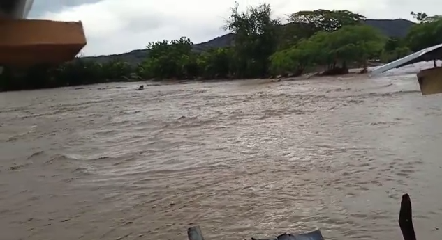 Lluvias provocan inundaciones en Villa Vásquez, Montecristi