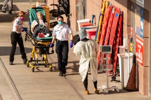 Estados Unidos bate un nuevo récord de hospitalizaciones por COVID-19