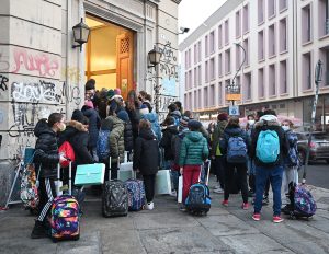 Reabren colegios en Italia entre incertidumbre por altos contagios