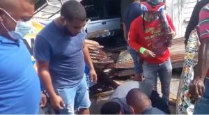 Camioneta se estrella contra vivienda y mata mujer en Cutupú, La Vega