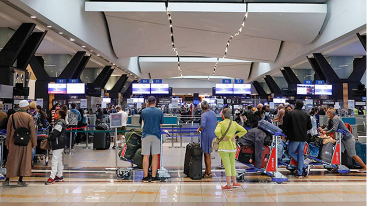 OMS exhorta suprimir restricciones COVID para viajes internacionales