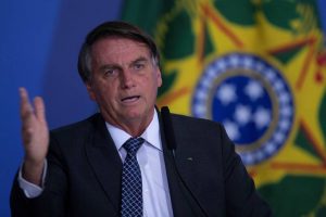 Bolsonaro supera obstrucción intestinal; descartan nueva cirugía