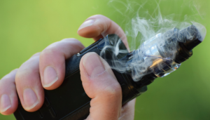 Vapor cigarrillos eléctricos aumenta riesgo de sufrir bronquitis