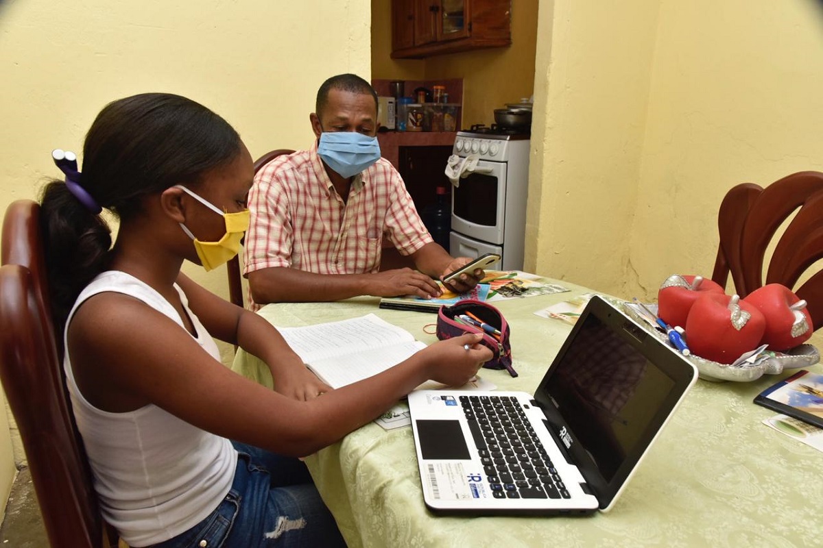 83.4 % hogares dominicanos no pueden pagar internet para clases