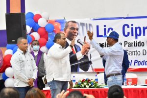 Partido Demócrata Dominicano juramenta su presidente y vicepresidente