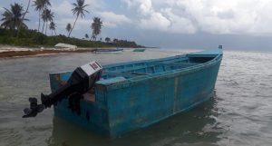 Encontraron otra embarcación abandonada en las costas de Nigua