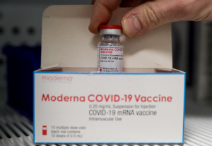 Regulador de EE.UU. aprueba totalmente la vacuna anticovid de Moderna