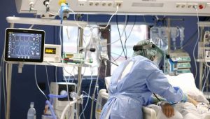Pacientes con Ómicron requieren menos hospitalización, según estudio