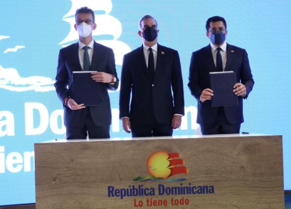 Gobierno dominicano firma acuerdos por US$1,400 millones