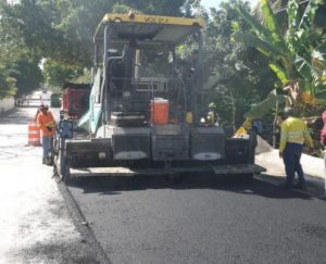 Denuncia Obras Públicas realiza trabajos de asfalto sobre asfalto en Samaná