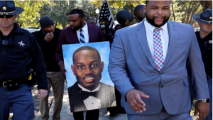 Condenan a cadena perpetua a los culpables por asesinar al afroamericano Ahmaud Arbery