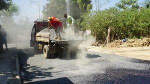 El Ayuntamiento Municipal de Los Alcarrizos dejó iniciados los trabajos de imprimación en el sector Los Cocos de la Fe para el bienestar de los lugareños