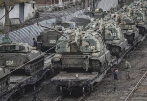 Ucrania decreta estado de excepción; acusa a Rusia de agresión armada