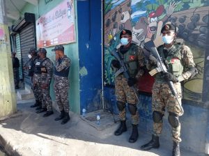 Miembros de la PN y la ARD invaden Capotillo ante parada cívica
