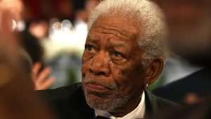 Critican hospital indio por usar foto Morgan Freeman para publicidad
