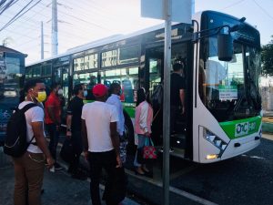 Largas filas y tardanza en corredor Núñez de Cáceres provocan quejas