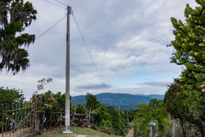 Edesur electrifica remota comunidad SJM, tras 20 años sin el servicio
