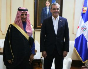 Luis Abinader recibe al ministro de Turismo de Arabia Saudita