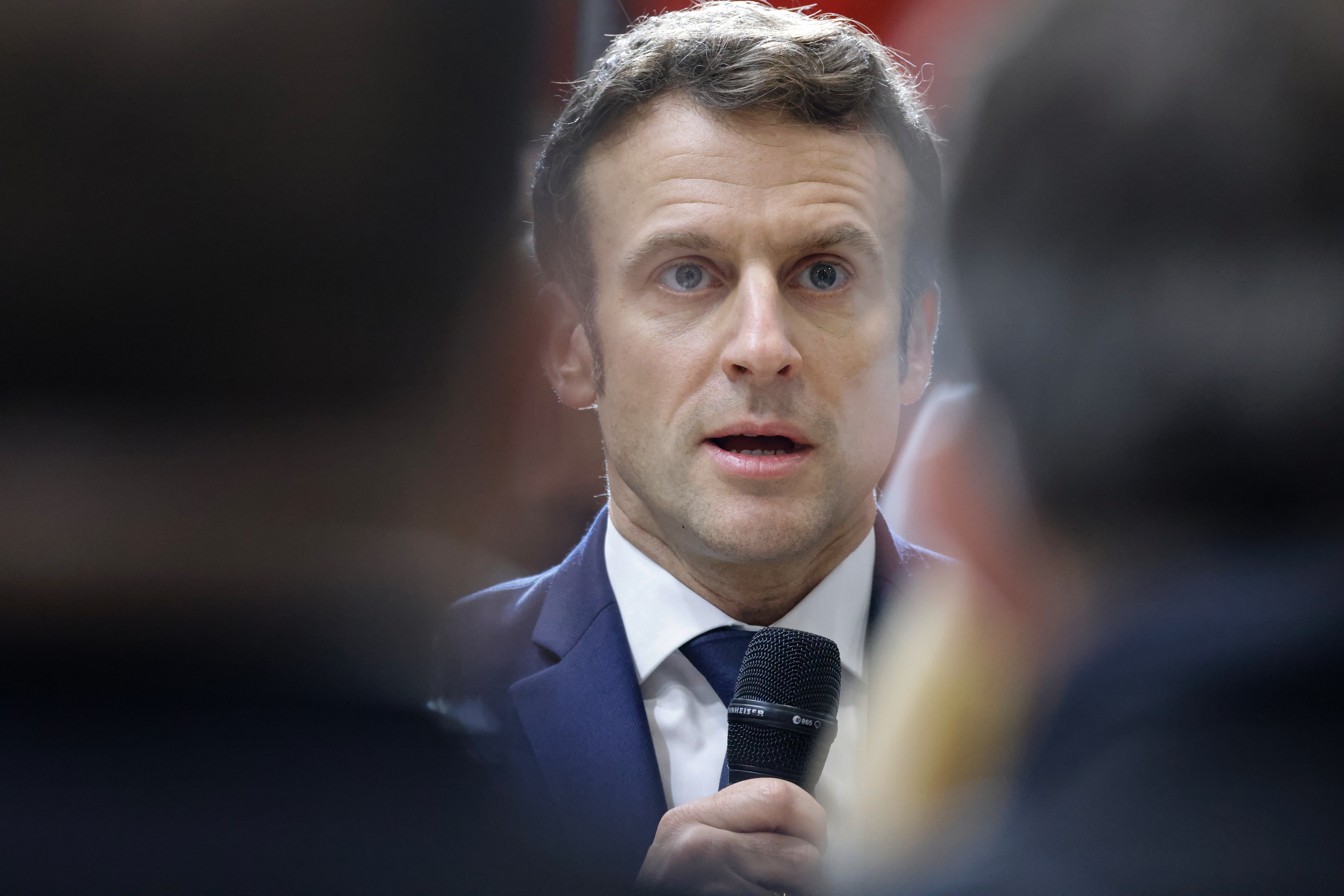 Macron advierte: "La guerra durará"