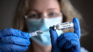 Lote de vacunas contra la COVID-19 vence en marzo; descartan donación