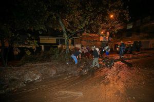 Ascienden a 18 los muertos por aluvión en la capital de Ecuador