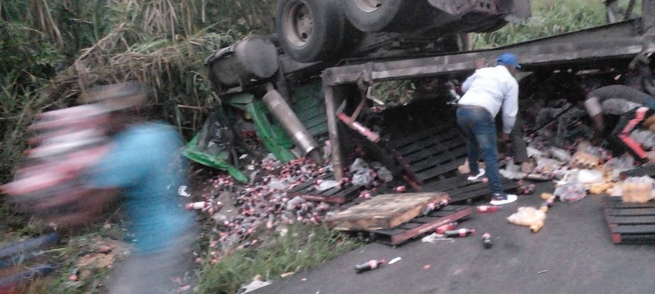 Rebase indebido provoca deslizamiento de patana en autopista Duarte
